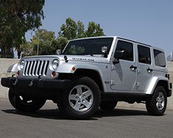 The Jeep Wrangler JK cannot be equipped with the 2.8L CRD engine in the U.S.