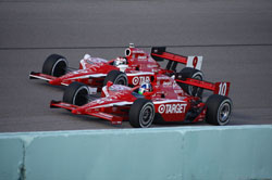 Franchitti and Scott Dixon battle for the early lead at Firestone Indy 300