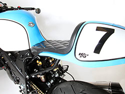 number 7 applied to the TL’s café  tail section as a tribute to British racer Barry Sheene
