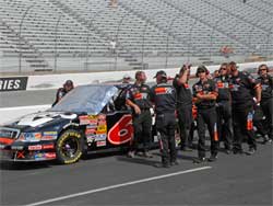 Travis Kvapil and K&N Filters Crew Ready for New Hampshire