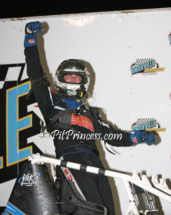 Bud Kaeding proved he has no problem getting it done without a wing by winning the Knoxville Non-Wing Nationals at the famed Knoxville Raceway.