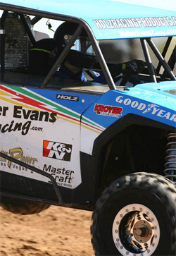 Walker Evans Polaris Razor is equipped with K&N air and oil filters, courtesy of JnL Photo
