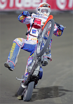 Jason Crump established a nine-point victory after two rounds in the 2009 World Speedway Grand Prix Championship Standings