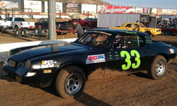 It required the entire Herbage Family Flying Circus team to get Stephanie’s new car into winning form at Perris Auto Speedway, which is why she shares her first win with them.